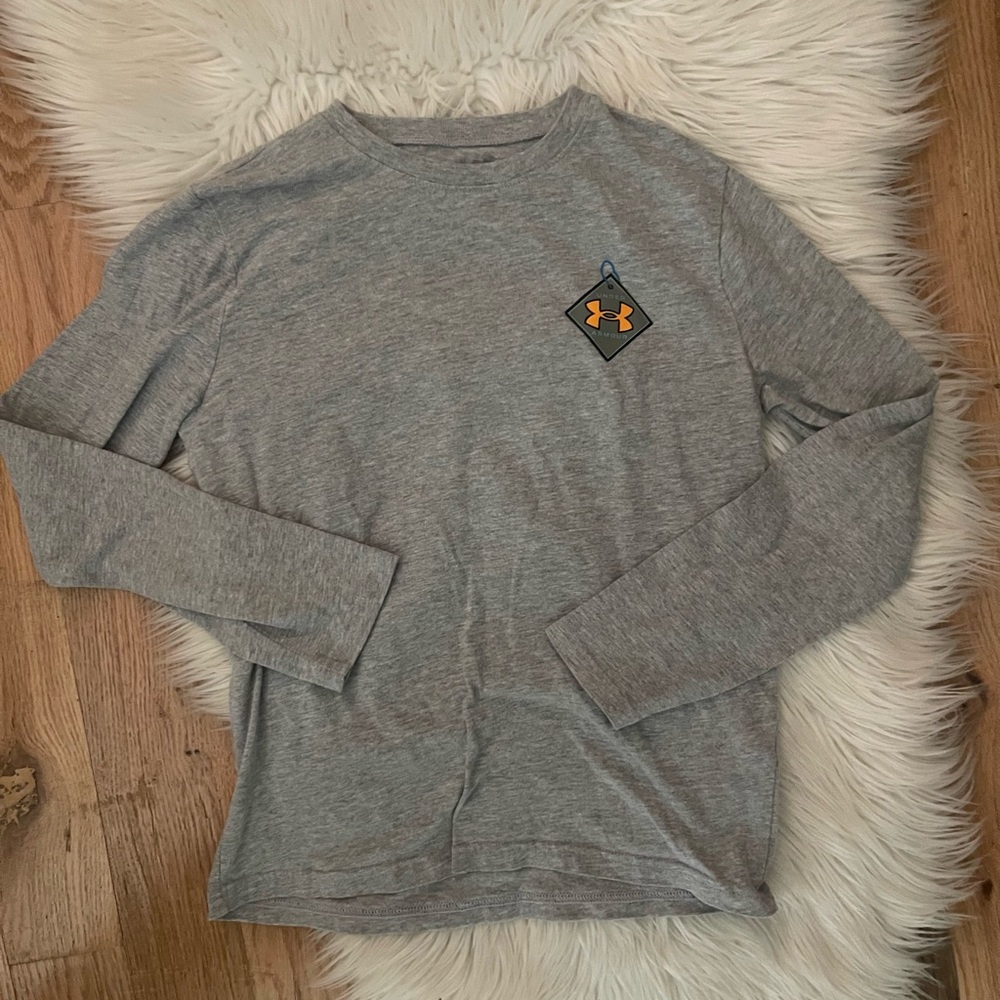 Boys 8/10 Under Armour top